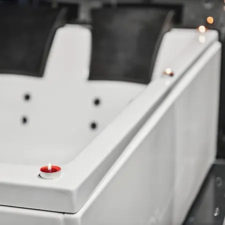 - Avec Jacuzzi Et Sauna Privatif Corbeil-Essonnes