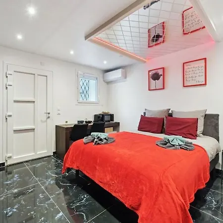 Apartment - Avec Jacuzzi Et Sauna Privatif *